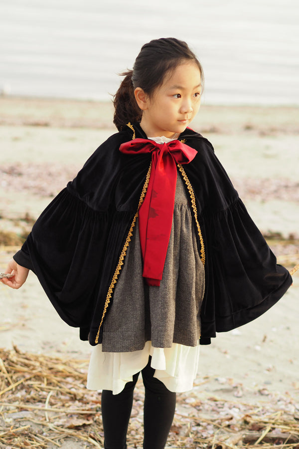 Blanchette Girls Cape – Violette Field Threads